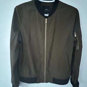 Zara Olive green bomber jacket in xs size.